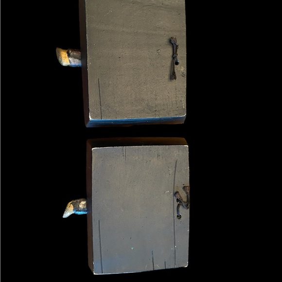 Mid- Century Ceramic Wall Hangings, set of 2 in excellent condition. - Picture 6 of 6